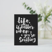 Postale La vie est meilleure en souriant - carte inspirée (Debout devant)
