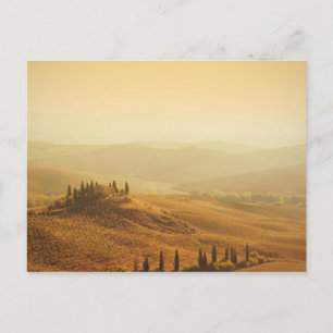 Postale Lever de soleil sur un paysage en Toscane carte po