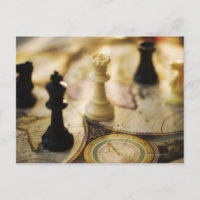 Pièces d'échecs sur la carte de Vieux Monde