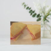 Postale sandwich au jambon au fromage CARTE (Debout devant)