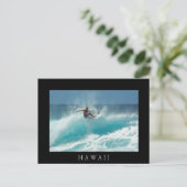 Postale Surfer sur une grande vague noir Hawaii carte post (Debout devant)