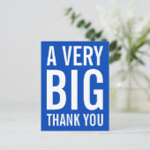Postale Une très grande carte bleue Merci (Debout devant)