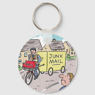 Postbode die rommelpost bezorgt. Grappige cartoon Sleutelhanger