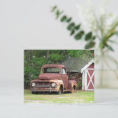Poste - Vieux Camion Rouge Carte postale (Debout devant)