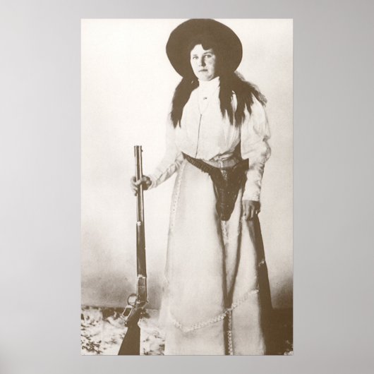 Poster 1910 Portrait photo d'une fille qui tient un fusil (Devant)