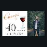 Poster 40 ans Vin rouge 40e anniversaire Photo<br><div class="desc">Salutations à 40 ans Red Wine 40th Birthday Photo Poster. Verre de vin rouge aquarelle. Grand signe pour la fête du 40e anniversaire avec une photo personnalisée et votre nom. Personnalisez le panneau avec votre photo, votre nom et votre numéro d'âge, et faites votre propre bannière de fête d'anniversaire. C'est...</div>