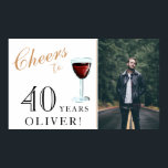 Poster 40 ans Vin rouge 40e anniversaire Photo<br><div class="desc">Salutations à 40 ans Red Wine 40th Birthday Photo Poster. Verre de vin rouge aquarelle. Grand signe pour la fête du 40e anniversaire avec une photo personnalisée et votre nom. Personnalisez le panneau avec votre photo, votre nom et votre numéro d'âge, et faites votre propre bannière de fête d'anniversaire. C'est...</div>