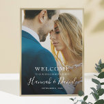 Poster Accueil de la partie d'engagement photo moderne<br><div class="desc">Cette affiche d'accueil de fête de fiançailles tout simplement chic présente votre photo préférée et votre texte blanc, y compris vos prénoms dans un script fantaisiste animé. Vous pouvez modifier la police et le libellé en fonction de votre style. En fonction de la couleur de votre photo, vous pouvez préférer...</div>