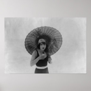 Poster Actrice Betty Compson mangeant la crème glacée