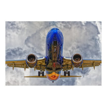 Airliner en approche finale avec ciel très nuageux