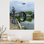 Poster Alien sur téléphone portable pendant l'invasion al (Cuisine)