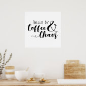Poster Alimenté Par Café & Chaos (Cuisine)
