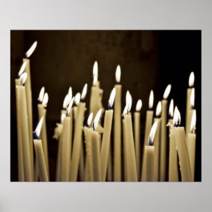 Poster Allumer des bougies à l'église