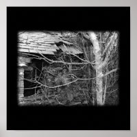 Ancien gîte et arbre. Noir et blanc.
