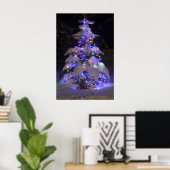 Poster Arbre de Noël couvert de neige brillante (Bureau à domicile)