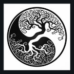 Poster Arbre noir de vie personnalisable Yin Yang<br><div class="desc">Cet yin yang unique par l'artiste Jeff Bartels présente un arbre tordu qui pousse du centre du design. Les branches complexes qui s'étendent jusqu'au sommet du motif de déchirure sont une image miroir des racines qui pendent en dessous. Ce magnifique arbre de vie design est une belle représentation de l'équilibre...</div>