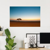 Poster Arbre solitaire au lever du soleil au Koweït (Bureau à domicile)