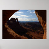 Poster Arche délicate à travers la fenêtre rocheuse à Arc (Devant)