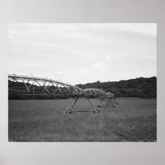 Poster Arroseur d'irrigation de ferme noir et blanc 16x20 (Devant)