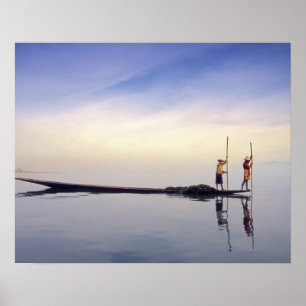 Poster Asie, Birmanie, (Myanmar) Bateau de pêche réfléchi