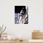 Poster Atlantis amarrée avec la Station spatiale internat (Cuisine)