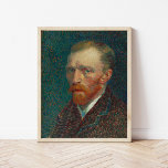 Poster Autoportrait | Vincent Van Gogh<br><div class="desc">Self-Portrait (1887) de l'artiste post-impressionniste néerlandais Vincent Van Gogh. En 1886, Van Gogh s'installe à Paris, où il crée au moins vingt-quatre autoportraits pendant son séjour de deux ans. Il avait étudié la technique du pointillisme, mais il a appliqué les marques de sa façon unique. Le brossage dense et les...</div>