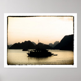 Poster Baie d'Halong et coucher de soleil d'or, Vietnam