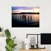 Poster Baignade adolescente au coucher du soleil (Bureau à domicile)