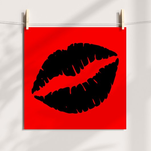 Poster Baiser au rouge à lèvres noir graphique sur rouge