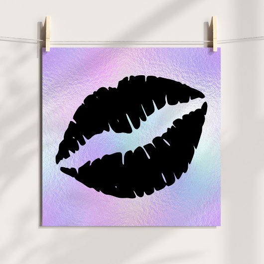 Poster Baiser au rouge à lèvres noir sur feuille iridesce