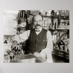 Poster Barman versant un verre, 1910. Photo vintage