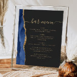 Poster Barre mariage Menu Marine Blue Gold Agate Dark<br><div class="desc">Un panneau élégant pour votre menu de bar mariage. Les mots "menu barre" apparaissent dans la calligraphie d'écriture manuscrite couleur or avec des swashes au début et à la fin, avec le texte personnalisable ci-dessous. Une aquarelle bleu marine décorée d'une parties scintillant en faux or orne la bordure gauche sur...</div>