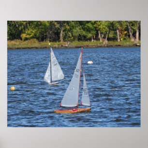 Poster Bateaux à voile contrôlés à distance sur l'eau