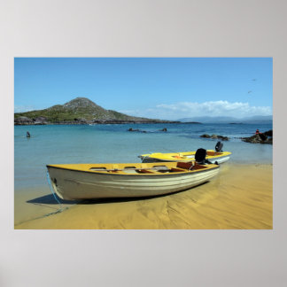 Poster bateaux jaunes sur la plage d'irish doré