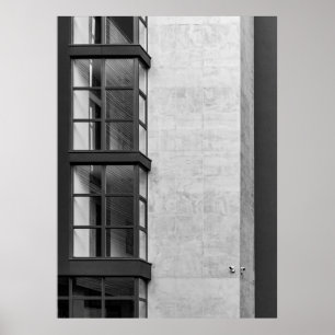 POSTER BÂTIMENT EN BÉTON GRIS AVEC FENÊTRE EN VERRE
