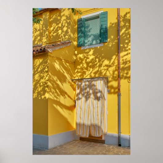 Poster Bâtiment en béton peint en jaune (Devant)