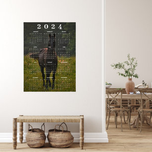 Poster Beau cheval Brown dans Meadow 2024 Calendrier mura
