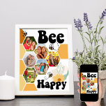 Poster Bee Happy Honeycomb 6 Photo Collage<br><div class="desc">Bee Happy Photo Collage avec 6 de vos photos préférées. Un design amusant et joyeux avec nid d'abeille,  bourdons,  fleurs et coeurs d'amour. Le modèle photo est configuré pour que vous puissiez ajouter vos images et elles s'afficheront automatiquement dans des formes hexagonales dans le nid d'abeille.</div>