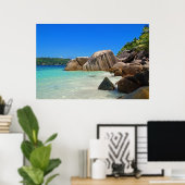 Poster Belle Mer Tropicale avec Côte Rocheuse Couverte (Bureau à domicile)