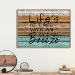 Poster Belle Plage Belle Été Citation Art<br><div class="desc">Vintage aqua bleu turquoise et vert coloré patiné planches de bateau ponton en bois motif. Avec "La vie est à l'aise avec une brise océanique", un texte de citation. Conçu pour les amateurs de voile, de bateau, de sports nautiques, de navigation, de voile, de plage, d'océan ou de mer. Joli,...</div>