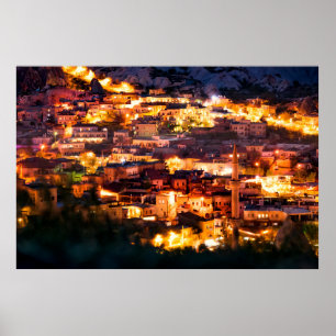 Poster Belle vue Goreme la nuit. Centre célèbre de b
