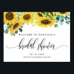 Poster Bienvenue à la fête de mariage avec tournesols et<br><div class="desc">Accueillez vos invités à votre événement avec ce panneau de bienvenue personnalisable pour la fête de mariage. Il présente une guirlande aquarelle de tournesols et de feuilles d'eucalyptus. Personnalisez en ajoutant vos propres détails. Ce panneau de fête de mariage aux tournesols est parfait pour les fêtes de mariage estivales et...</div>