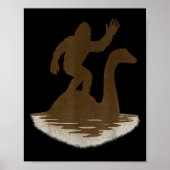 Poster Bigfoot Riding Loch Ness Monster Funny Sasquatch (Devant)