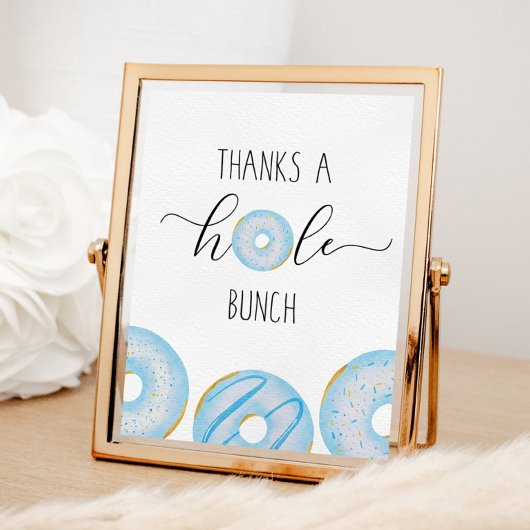 Poster Bleu beigne grâce à un tas de trous