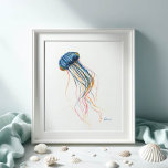Poster Bleu côtier Jellyfish Art Aquarelle<br><div class="desc">Parfait pour les chambres, les bureaux et les espaces de vie dans votre maison de plage côtière. Cette impression présente une reproduction de mon art original de méduse aquarelle peinte à la main dans les tons bleus et rouges avec une pointe d'orange. Pour en savoir plus sur les créatures marines...</div>
