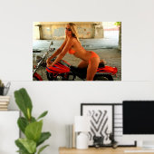 Poster Blonde Biker Babe en Bikini (Bureau à domicile)