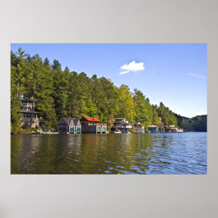 Poster Boathouses sur un beau lac