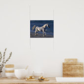 Poster Bob Langrish | Stallion Arabe Gris Marchant Sur La (Cuisine)