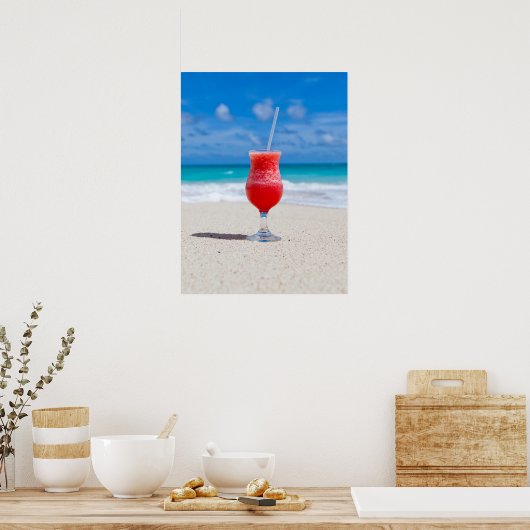 Poster Boisson de fraise fraîche sur la plage (Cuisine)