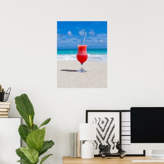 Poster Boisson de fraise fraîche sur la plage (Bureau à domicile)